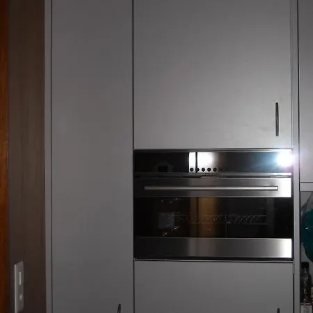 帕芬斯托克利公寓 *